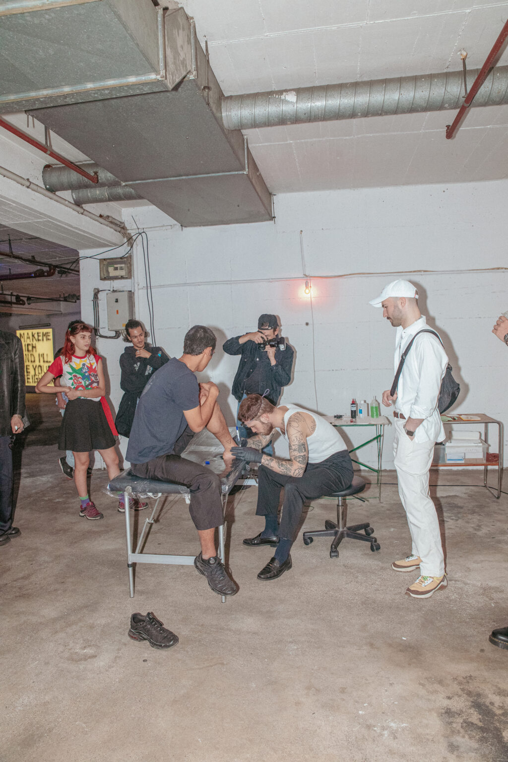 <p>Gallery Weekend Festival, 2023. Performance by Monty Richthofen, <em>PLAY THE CARDS YOU WERE DEALT</em>. Photo: Silke Briel</p>