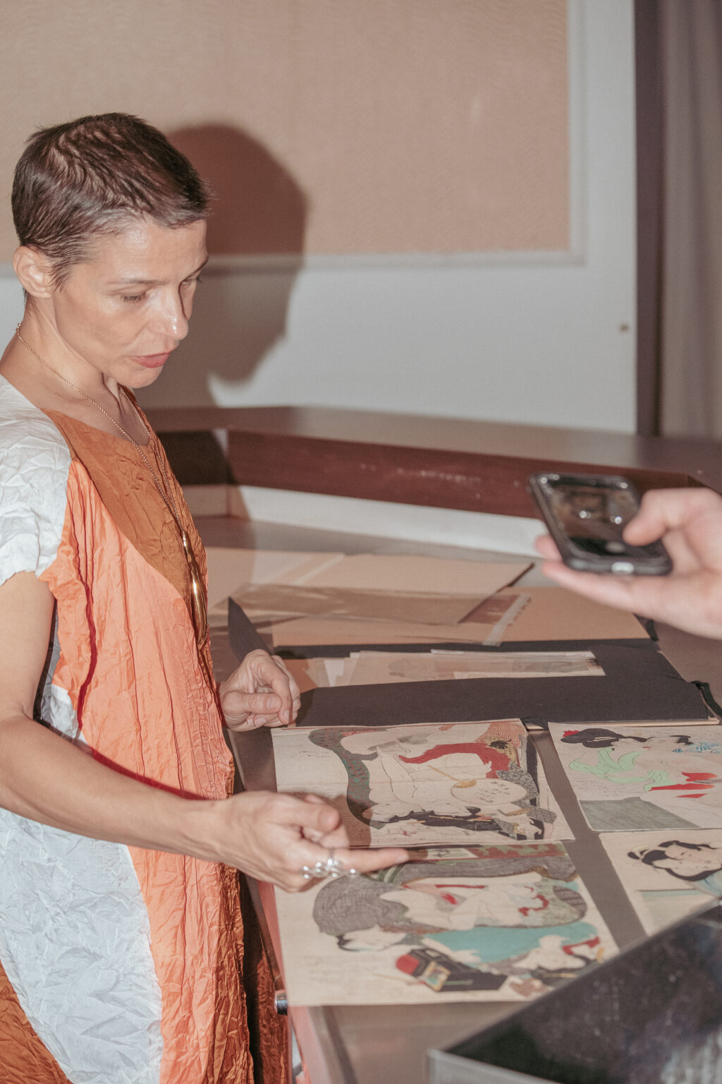 <p>Gallery Weekend Festival, 2023. Lecture performance by Ana Prvački, <em>Shunga showing</em>. Photo: Silke Briel</p>