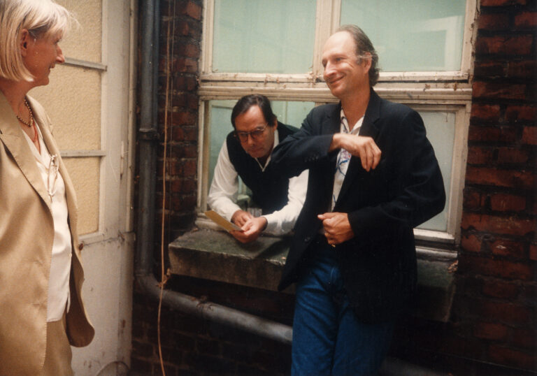 洋書 Ausstellungen bei Konrad Fischer, Dusseldorf: Oktober 1967 - Oktober 1992 CA_OVR_SS.jpg